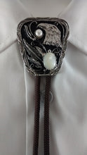 Load image into Gallery viewer, Cultured Pearl Bolo Tie
