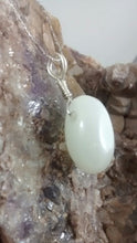 Load image into Gallery viewer, Sideview of Moonstone bead pendant
