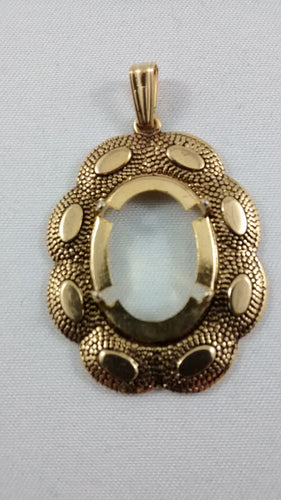 Gold-Colored Oval Pendant Mount with Prongs